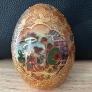 Vintage hand painted Japanese satsuma moriage goso blue egg.